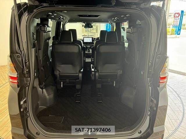 Toyota VOXY HYBRID 2023-03 8746797-12