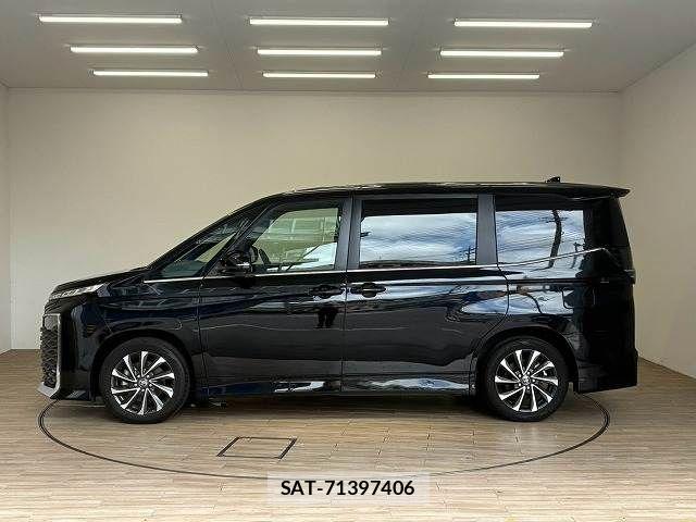 Toyota VOXY HYBRID 2023-03 8746797-16