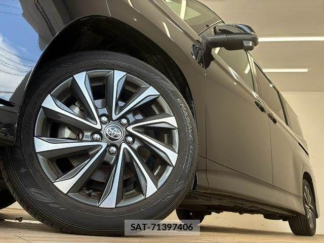 Toyota VOXY HYBRID 2023-03 8746797-18