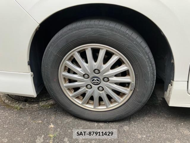 Toyota VOXY HYBRID 2016-12 8746810-12