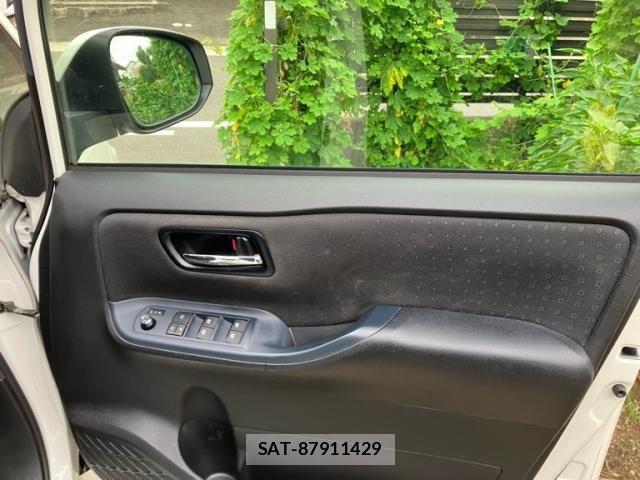 Toyota VOXY HYBRID 2016-12 8746810-14