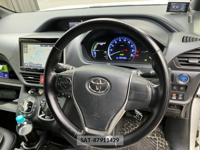 Toyota VOXY HYBRID 2016-12 8746810-20