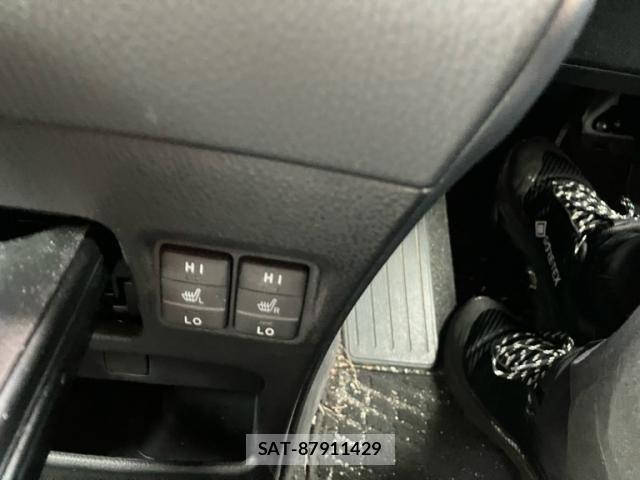 Toyota VOXY HYBRID 2016-12 8746810-27