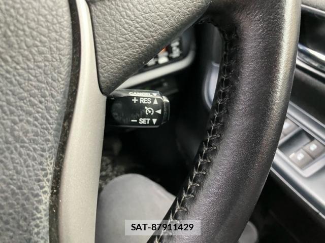 Toyota VOXY HYBRID 2016-12 8746810-28