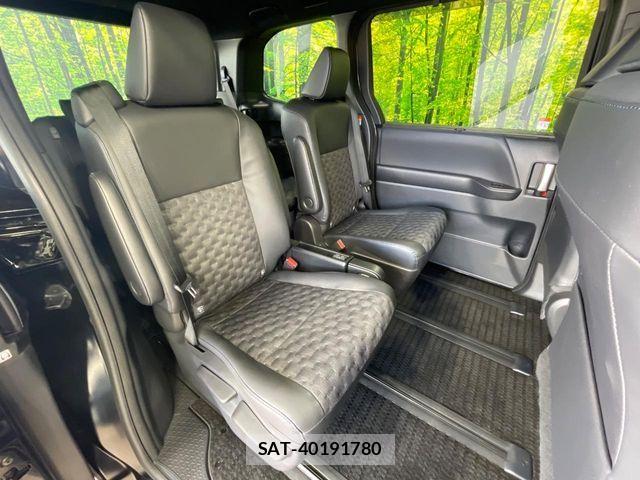 Toyota VOXY HYBRID 2023-12 8746779-9