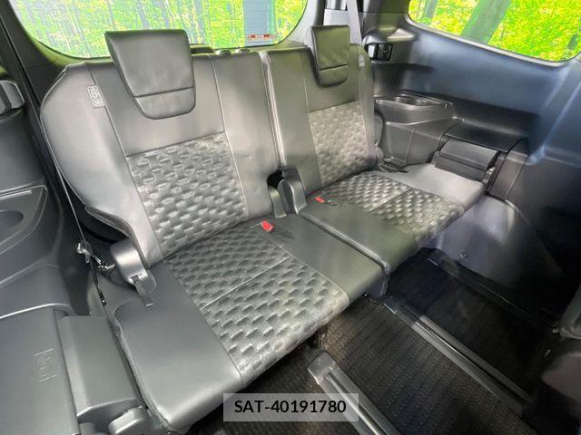 Toyota VOXY HYBRID 2023-12 8746779-10