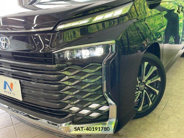 Toyota VOXY HYBRID 2023-12 8746779-13