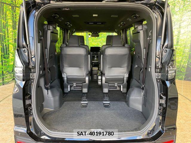 Toyota VOXY HYBRID 2023-12 8746779-18