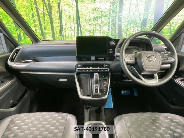 Toyota VOXY HYBRID 2023-12 8746779-1
