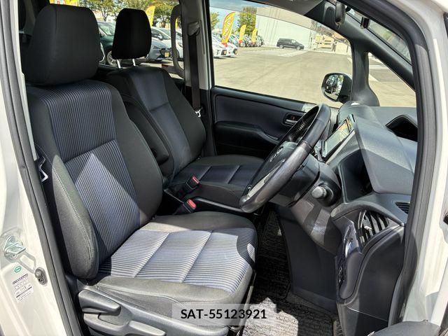 Toyota VOXY HYBRID 2016-06 8746804-10
