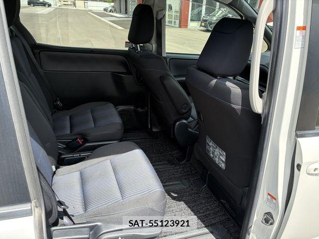 Toyota VOXY HYBRID 2016-06 8746804-11