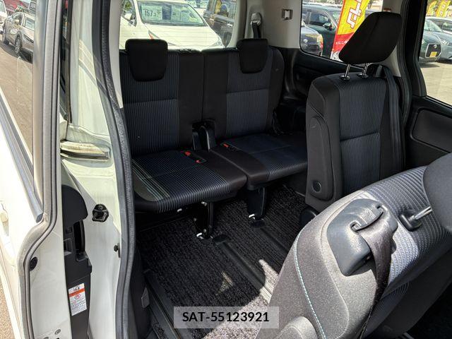 Toyota VOXY HYBRID 2016-06 8746804-13