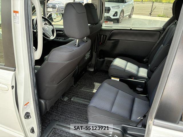 Toyota VOXY HYBRID 2016-06 8746804-14