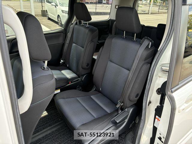Toyota VOXY HYBRID 2016-06 8746804-15