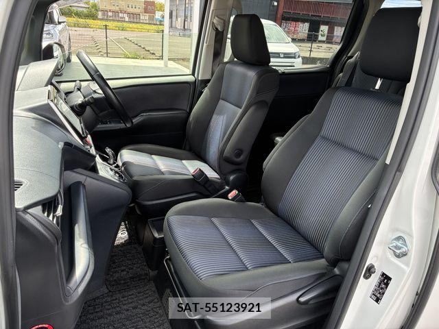 Toyota VOXY HYBRID 2016-06 8746804-16