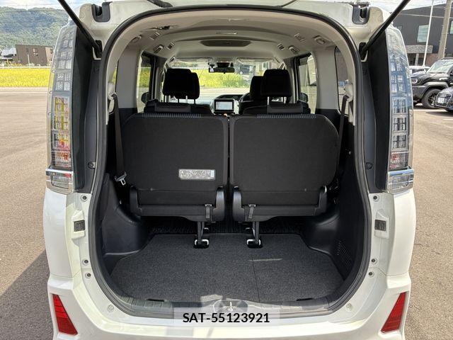 Toyota VOXY HYBRID 2016-06 8746804-17