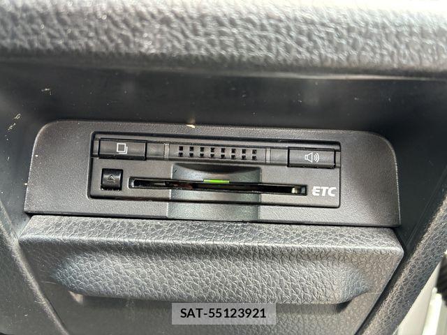 Toyota VOXY HYBRID 2016-06 8746804-22