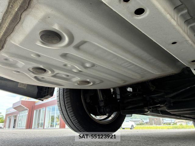 Toyota VOXY HYBRID 2016-06 8746804-27