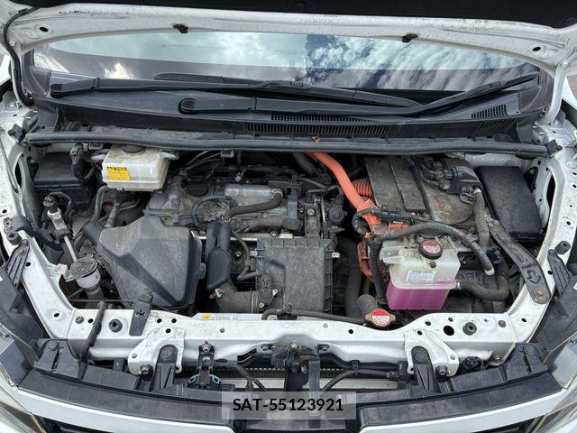 Toyota VOXY HYBRID 2016-06 8746804-29