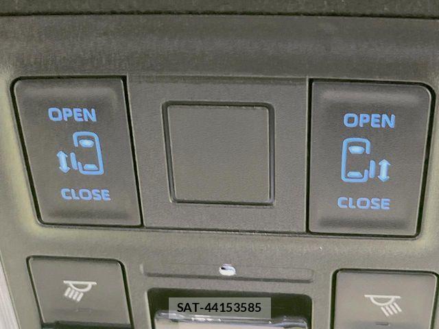 Toyota VOXY HYBRID 2025-11 8746766-6