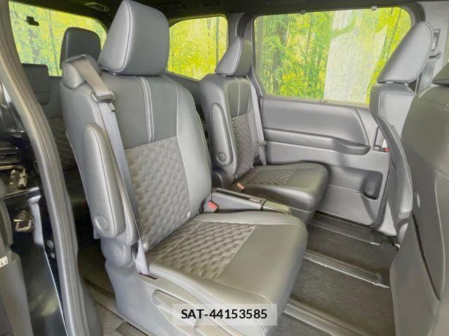Toyota VOXY HYBRID 2025-11 8746766-8
