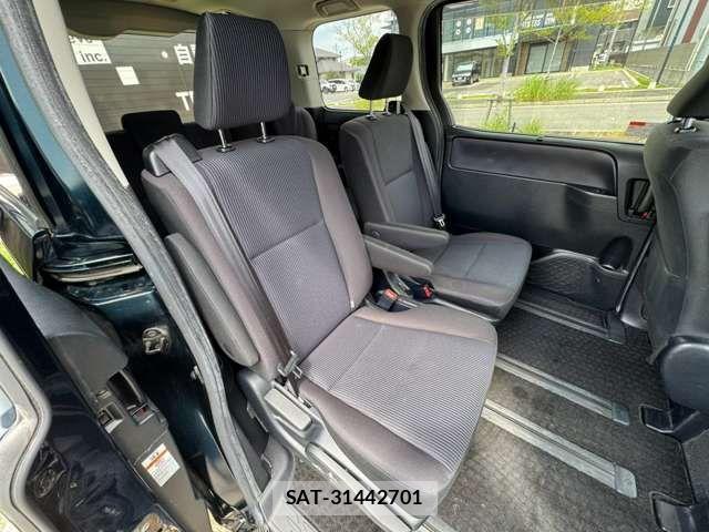 Toyota VOXY HYBRID 2014-03 8746807-11