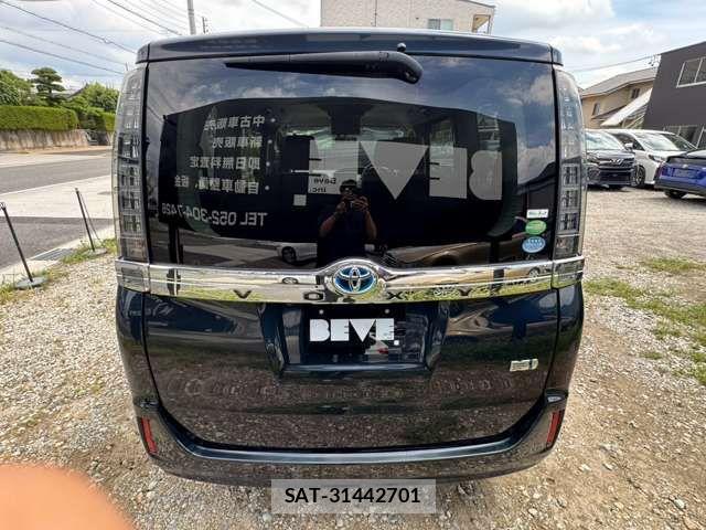 Toyota VOXY HYBRID 2014-03 8746807-17