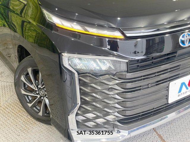 Toyota VOXY HYBRID 2023-10 8746777-12