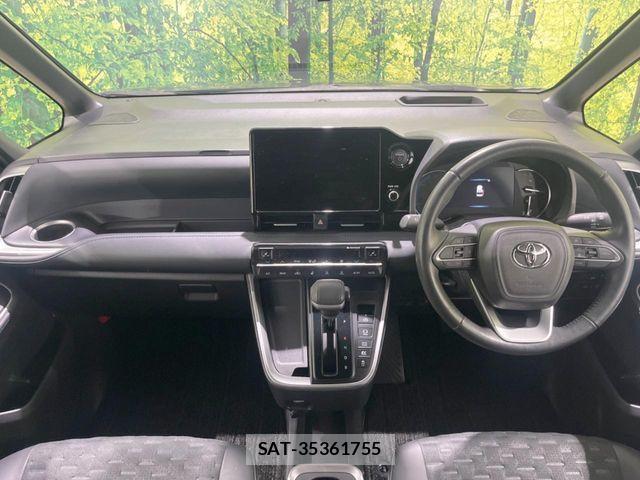 Toyota VOXY HYBRID 2023-10 8746777-1