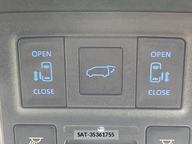 Toyota VOXY HYBRID 2023-10 8746777-5