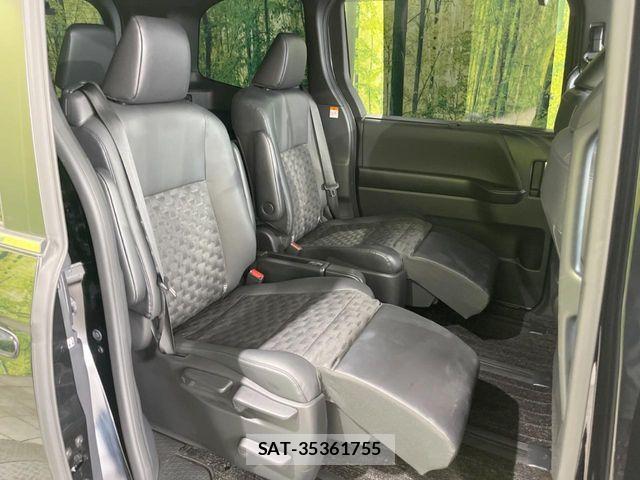 Toyota VOXY HYBRID 2023-10 8746777-8