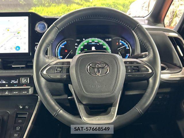 Toyota VOXY HYBRID 2022-08 8746787-11