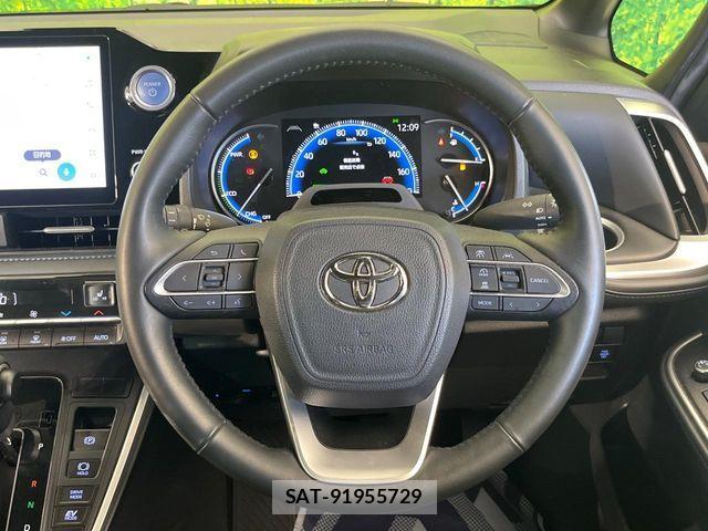 Toyota VOXY HYBRID 2022-11 8746780-11