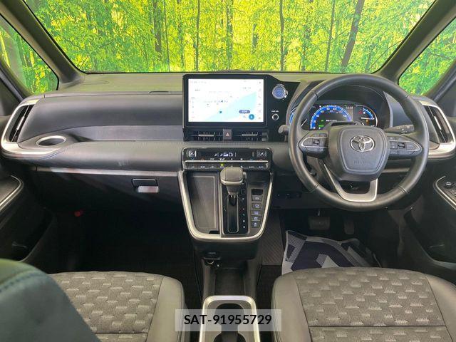 Toyota VOXY HYBRID 2022-11 8746780-1