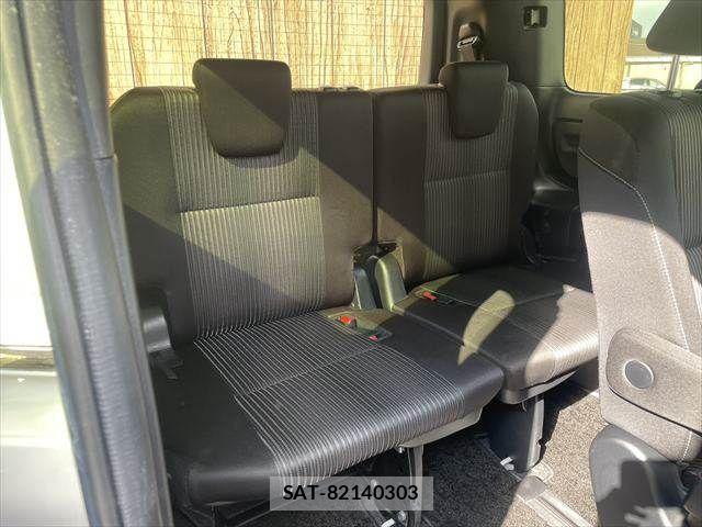 Toyota VOXY HYBRID 2018-04 8746803-9