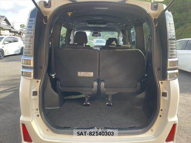 Toyota VOXY HYBRID 2018-04 8746803-10