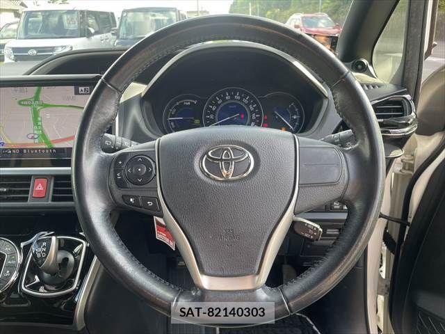 Toyota VOXY HYBRID 2018-04 8746803-11