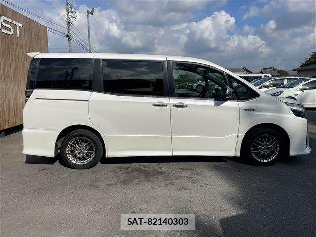 Toyota VOXY HYBRID 2018-04 8746803-17