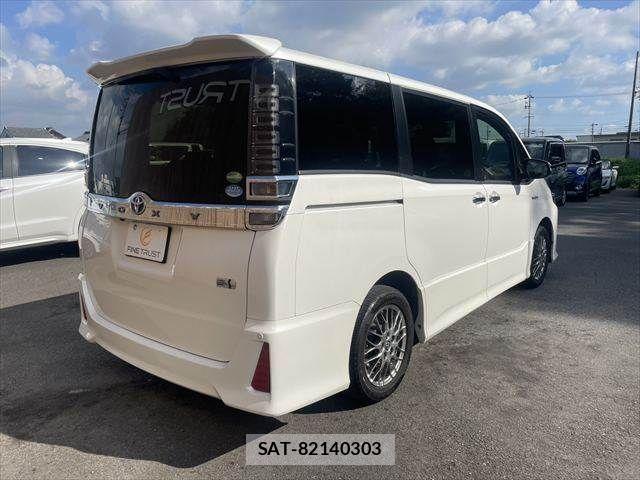Toyota VOXY HYBRID 2018-04 8746803-18