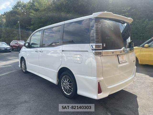 Toyota VOXY HYBRID 2018-04 8746803-20
