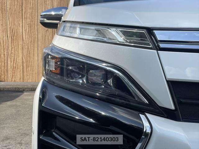 Toyota VOXY HYBRID 2018-04 8746803-22
