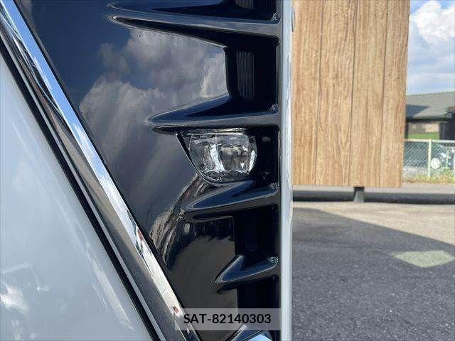 Toyota VOXY HYBRID 2018-04 8746803-25