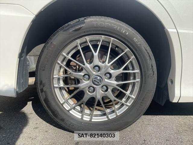 Toyota VOXY HYBRID 2018-04 8746803-28