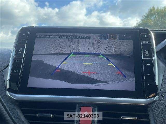 Toyota VOXY HYBRID 2018-04 8746803-6