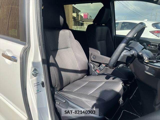 Toyota VOXY HYBRID 2018-04 8746803-7