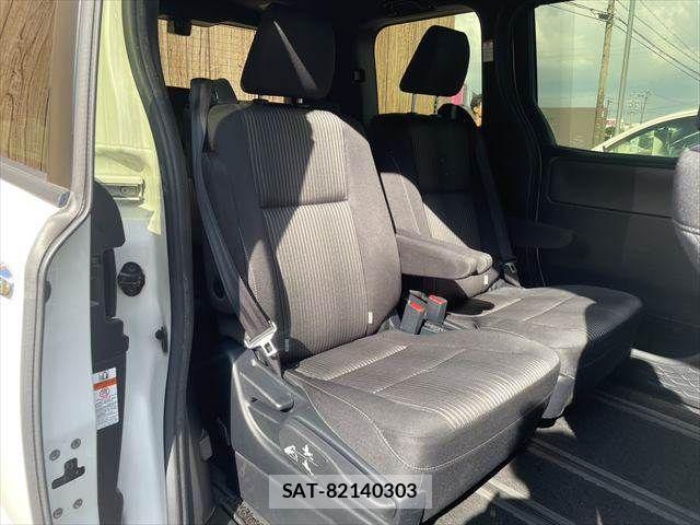 Toyota VOXY HYBRID 2018-04 8746803-8