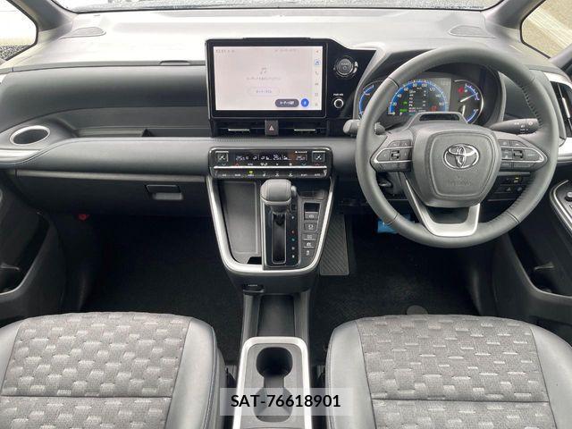 Toyota VOXY HYBRID 2024-01 8746775-1