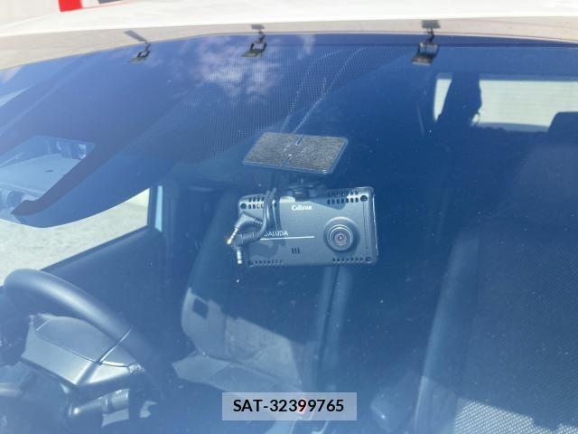 Toyota VOXY HYBRID 2021-07 8746800-12