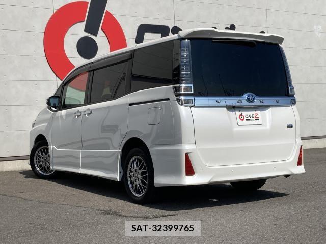 Toyota VOXY HYBRID 2021-07 8746800-14