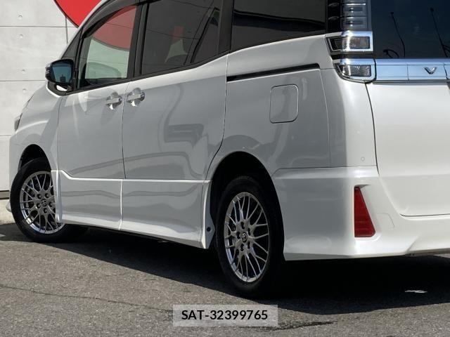 Toyota VOXY HYBRID 2021-07 8746800-15